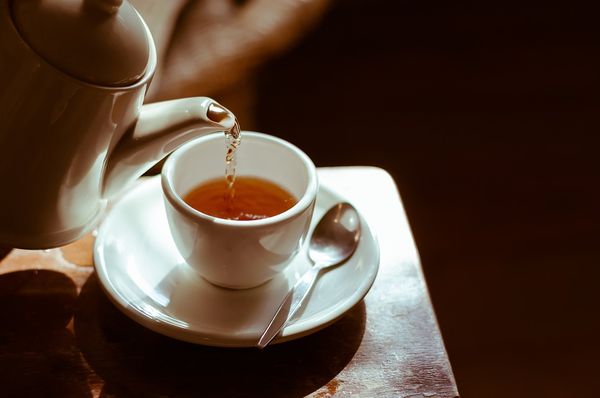 Eksplorując świat herbaty liściastej: przewodnik dla początkujących