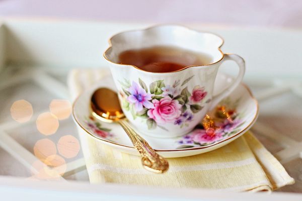 Jak wybór odpowiedniego naczynia do kawy czy herbaty wpływa na odczuwanie smaku?